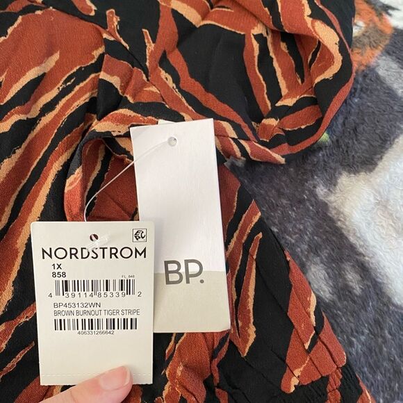 NWT BP brown burnout tiger stripe wrap front plus size crop top - Picture 3 of 6